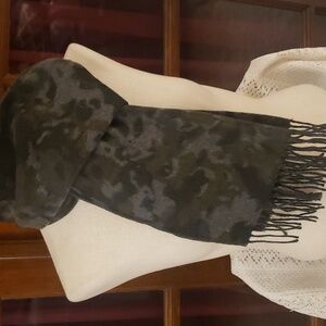 NWT Goodfellow & Co Mens Camouflage Olive Green Grey Scarf